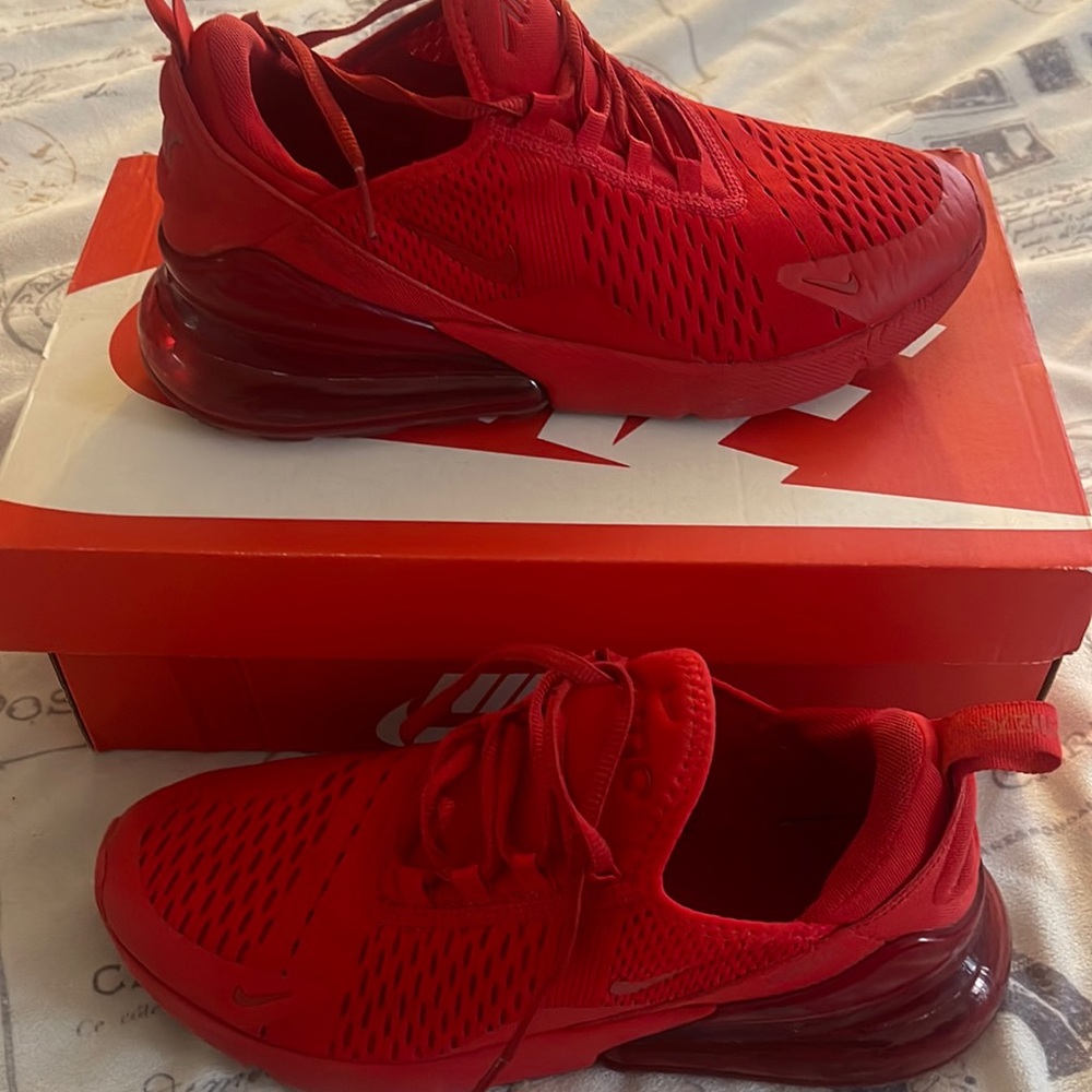 Red Nike 270